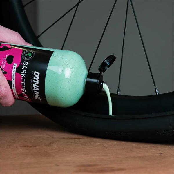 Gravelband close-up voor het bepalen van de optimale bandendruk